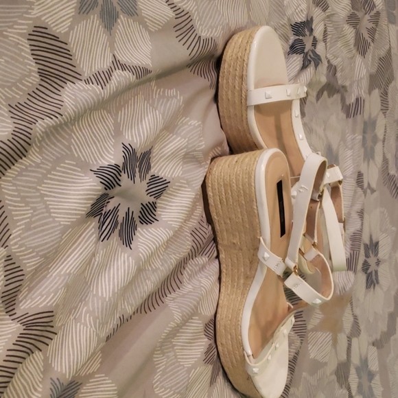 Kensie white wedge sandals - Picture 3 of 7